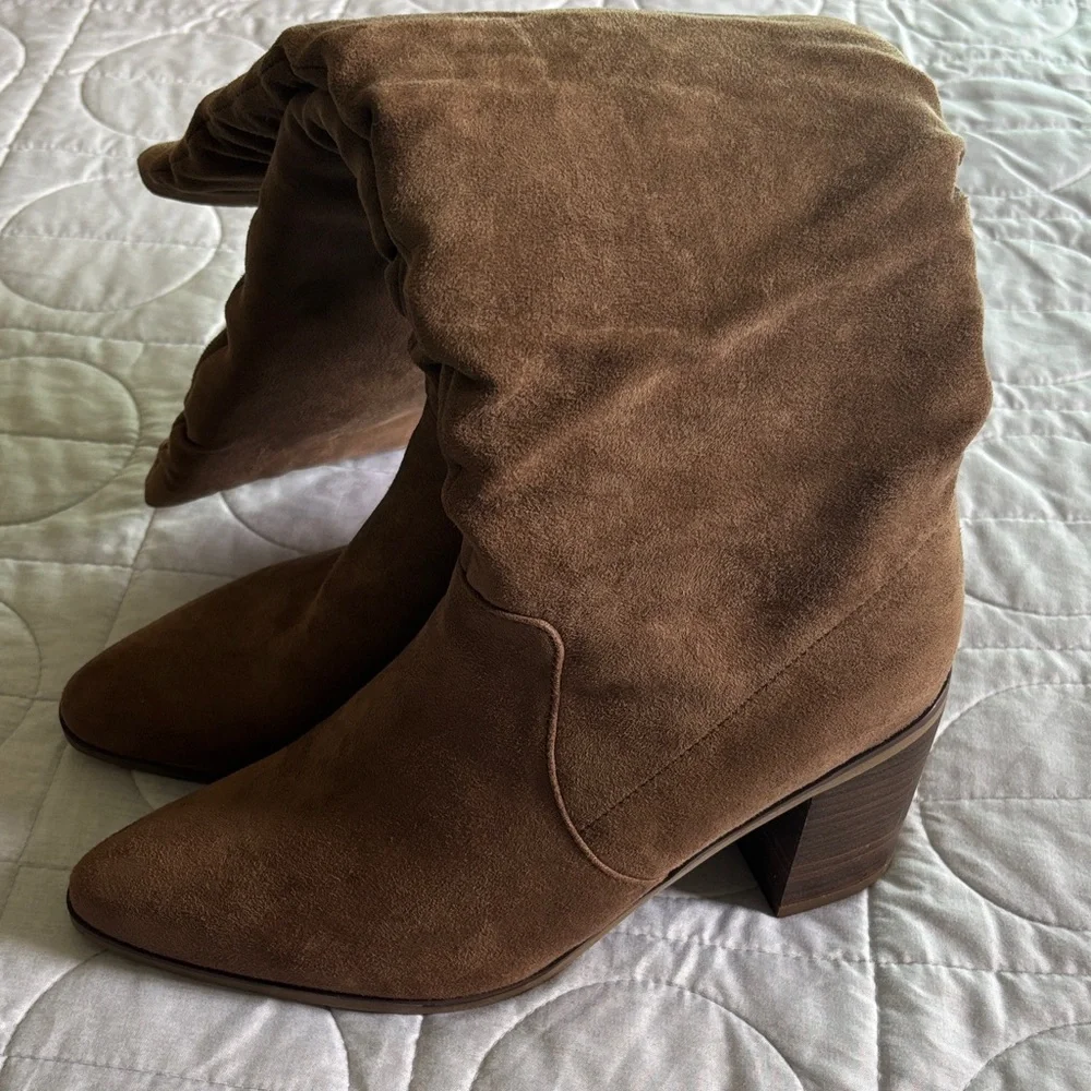 Universal Thread Tan Heeled Boots - Picture 3 of 9